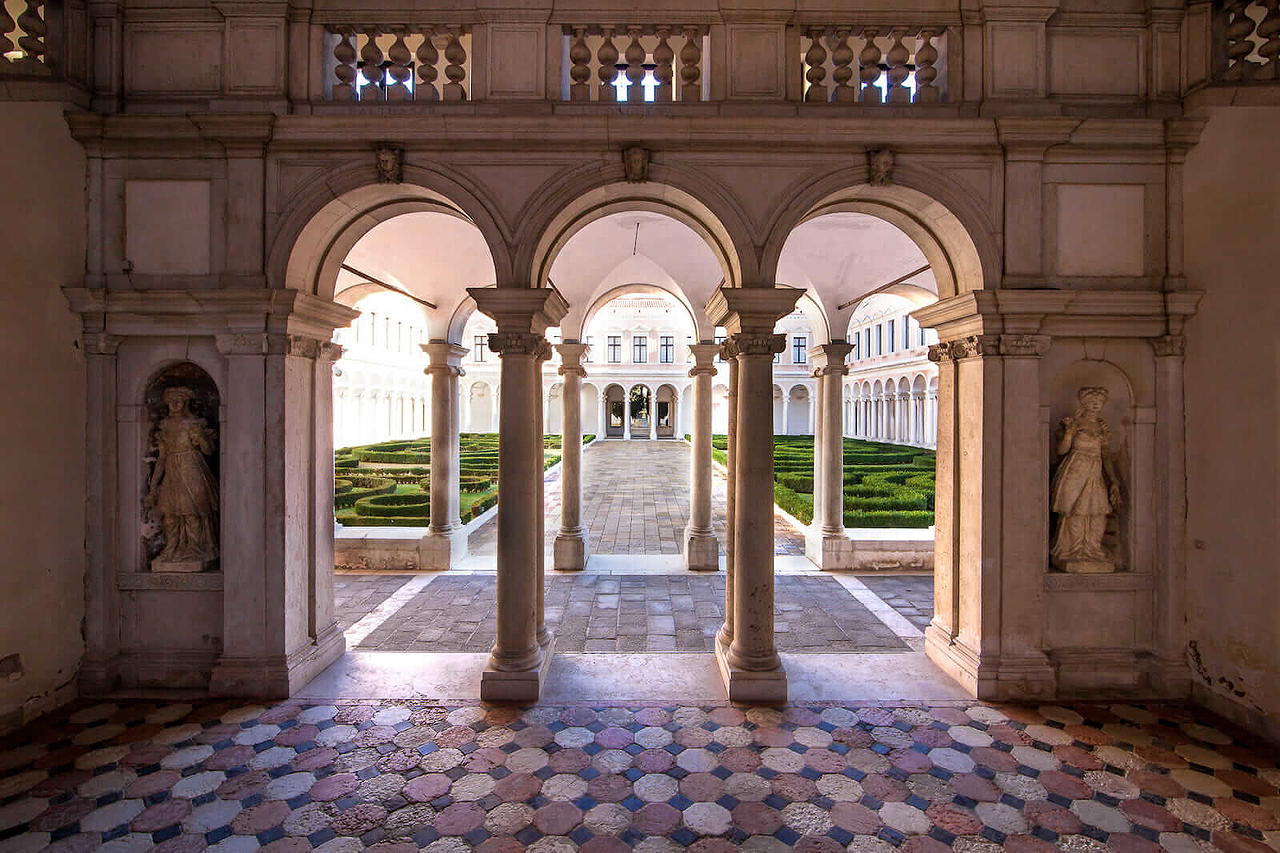 I chiostri dell'Isola di San Giorgio (Foto Fondazione Giorgio Cini)