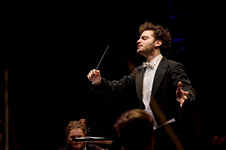 Emmanuel Tjeknavorian (foto Oliver Borchert)