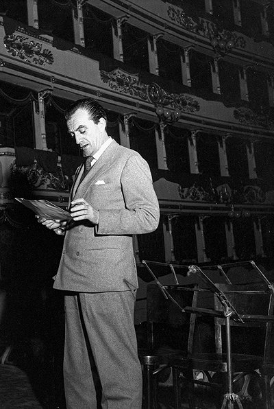 Luchino Visconti alla Scala per La Vestale (Foto Erio Piccagliani)